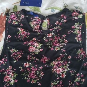 🖤 3/$15 APT 9 Floral NWT Top, Size M